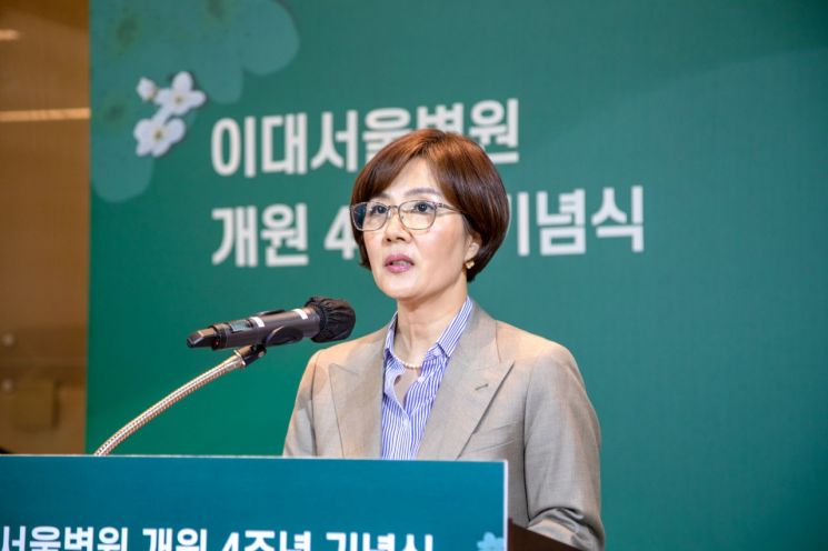 임수미 이대서울병원장이 23일 이대서울병원 1층 우복희 홀에서 열린 개원 4주년 기념식에서 발언하고 있다. [사진제공=이대서울병원]