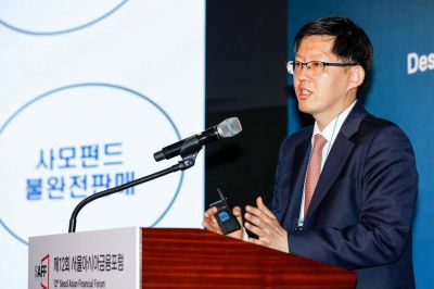 이효섭 자본시장연구원 금융산업실장이 25일 서울 중구 조선호텔에서 열린 '제12회 서울아시아금융포럼'에 참석해 '한국 금융회사에서 내부통제시스템이 작동하지 않는 이유와 해결 방안'이란 주제로 발표를 하고 있다. 사진=강진형 기자aymsdream@