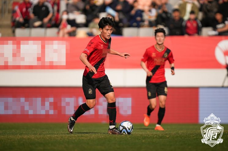 경남FC사 충북청주FC와의 첫 맞대결을 치르고 있다. [사진출처=경남FC]