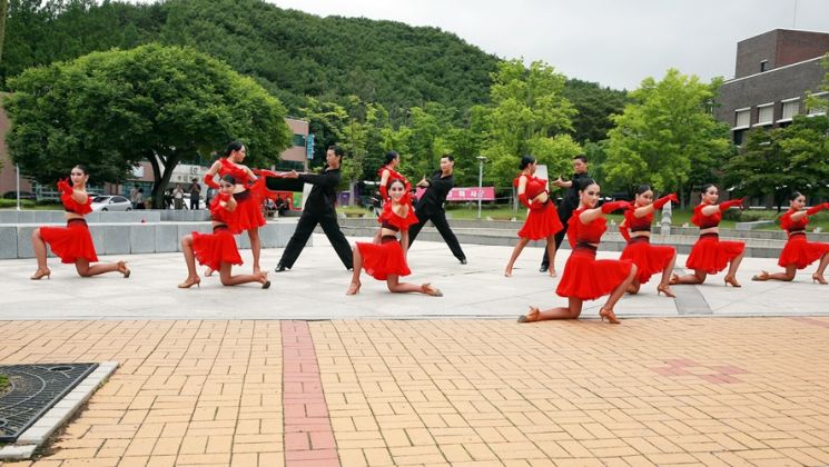목포대 도림캠퍼스에서 학생 및 지역민을 대상으로 Jam프린지 ‘쉘 위 댄스(Shall We Dance)’를 개최했다. [사진제공=목포대학교]