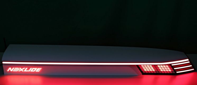 LG이노텍 차량용 플렉시블 입체 '넥슬라이드(Nexlide-M)'. 낮에도 빛을 식별할 수 있는 밝기여서 '주간주행등'으로 쓸 수 있다.[사진제공=LG이노텍]