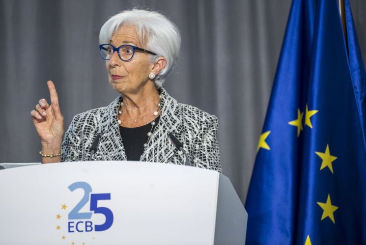 유로존 물가 '러·우 전쟁 이후 최저'…ECB "금리 더 올린다" 