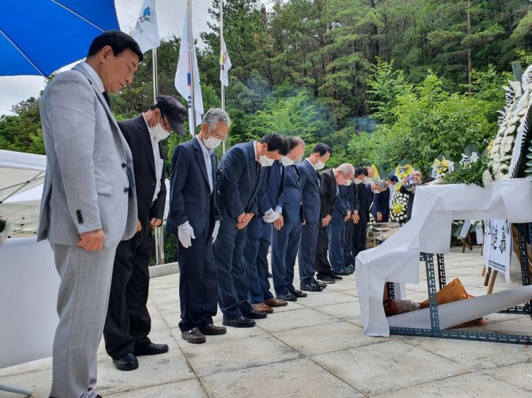 국가 유공 4형제 추모제가 진행 중이다.