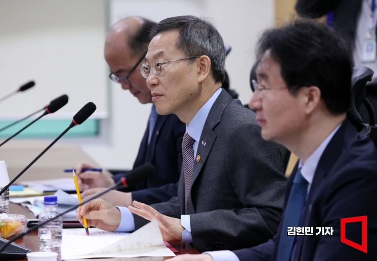 이종호 과학기술정보통신부 장관이 8일 국회 의원회관에서 열린 '차세대 원자로 및 지역과학기술 혁신' 실무 당정협의회에서 발언하고 있다. 사진=김현민 기자 kimhyun81@