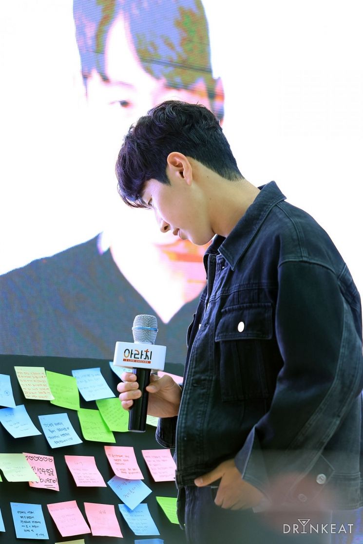 축구선수 이강인이 밝혔다..가장 좋아하는 치킨은?