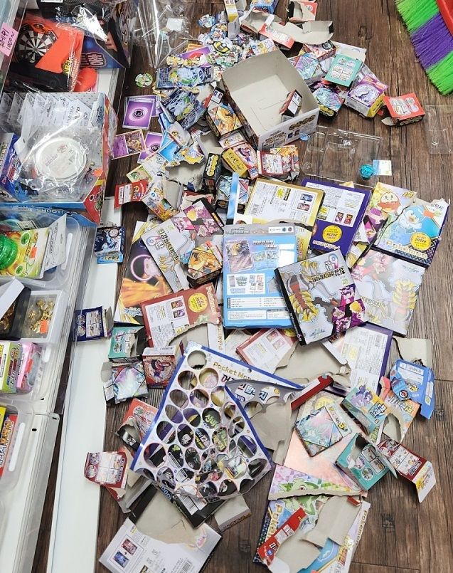 "무인문구점 난장판 형제…아빠가 오더니 법대로 하자네요"