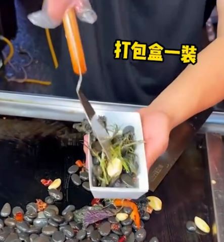 양념만 쏙 빨아먹고 뱉는 진짜 돌멩이 볶음요리 中인기