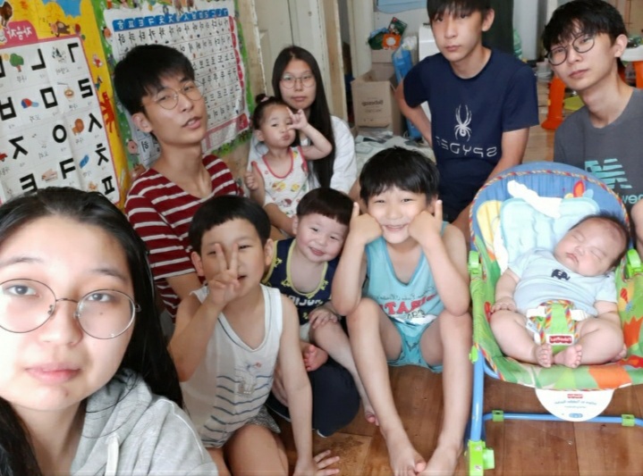 9명의 자녀(7남 2녀)를 둔 육군 기계화학교 온은신 원사의 가족