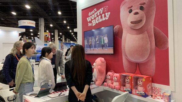 롯데 행복나눔 동행콘서트에서 동반성장을 다짐하는 롯데와 파트너사 직원들