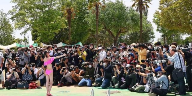 "페미·좌파가 그라비아女 일자리 빼앗아" 日남성들 분개