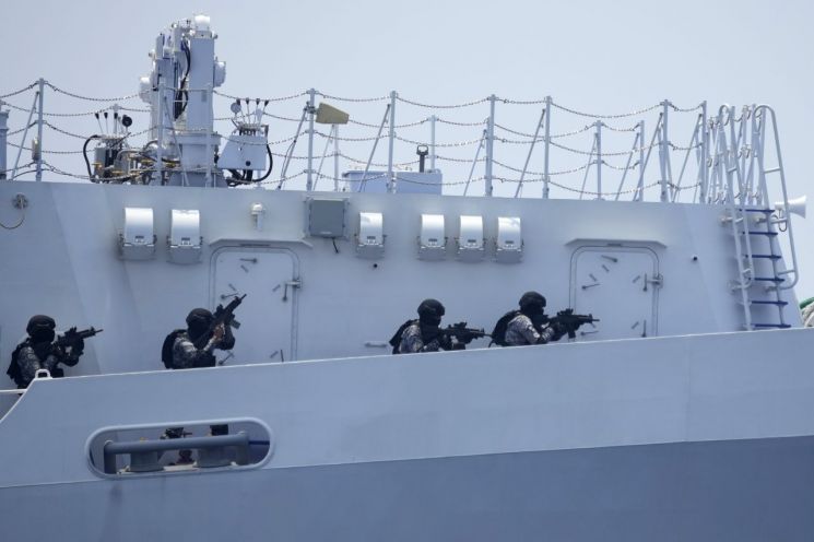 미·일·필리핀, 첫 안보회의…대중 포위망 꾸리나