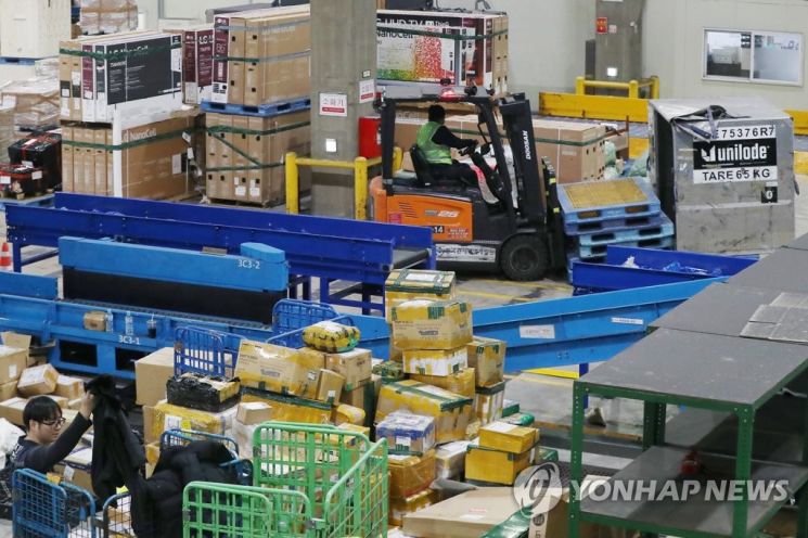 직구 늘더니…개인통관고유후보 도용신고 60% 급증