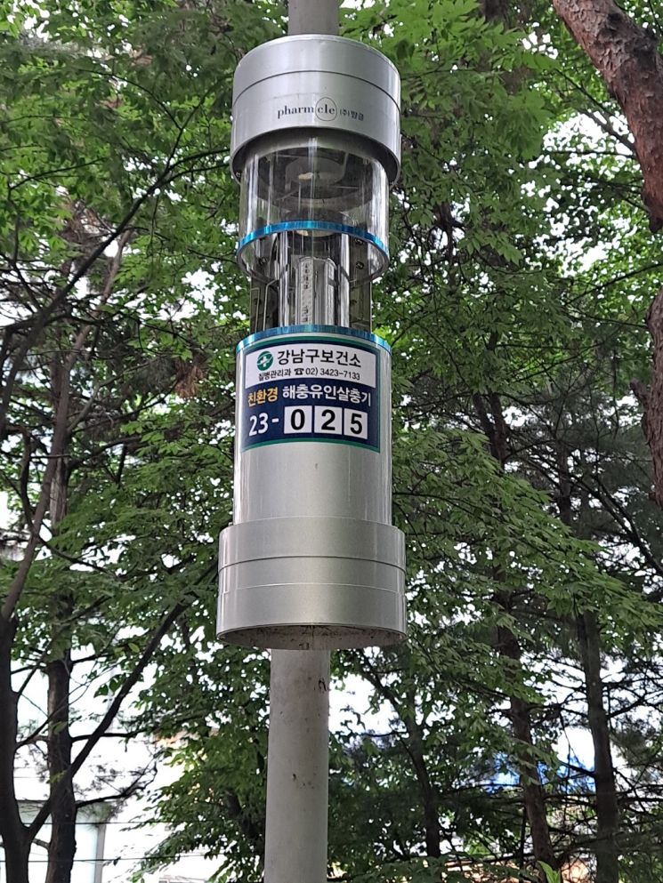 해충유인살충기