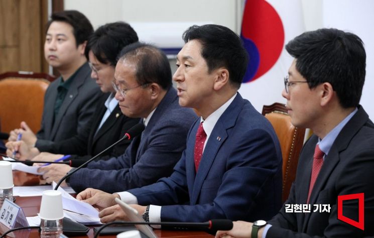 [포토] 김기현, 이재명 연설에 “진보 거슬러 퇴행 자처…尹정부 탓만”