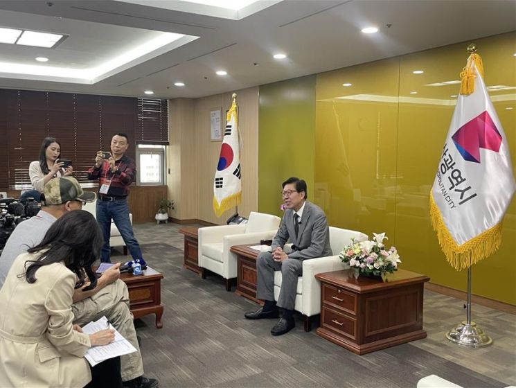 박형준 부산시장 중국 TV방송사 인터뷰.