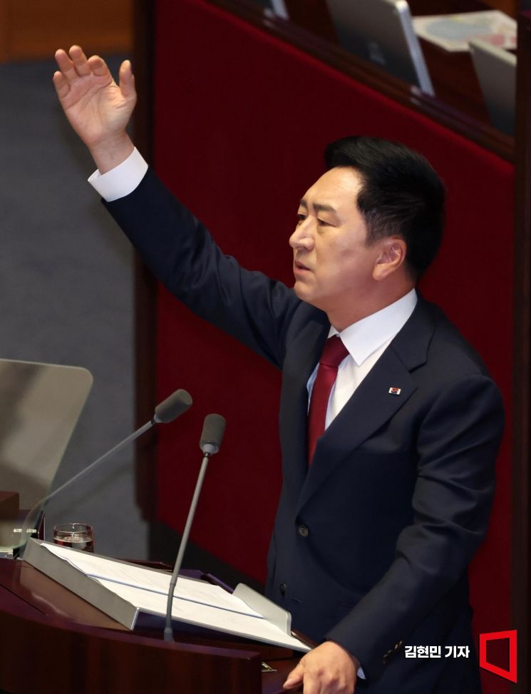 李 '불체포특권 포기'에 金 '의원수 축소' 맞불…여야 합의 가능할까