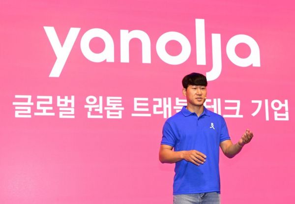 이수진 야놀자 총괄대표가 20일 인터파크트리플 비전 선포 미디어데이에서 야놀자의 인벤토리, 야놀자클라우드의 글로벌 네트워크, 인터파크트리플을 결합해 5년 안에 인바운드 관광객 5000만명을 유치하고 관광대국 육성에 기여하겠다는 구상을 제시하고 있다.[사진제공=인터파크트리플]