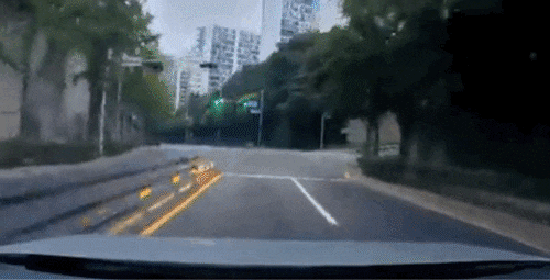 In the early morning of the 18th, an EV6 vehicle was seen colliding at high speed with road facilities in Suwon. <br>[Photo source=Twitter]