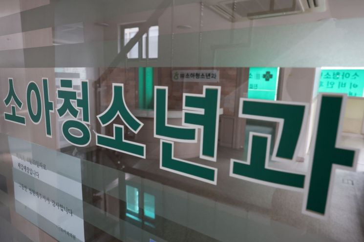 의사 줄어드는데 환자는 많은 韓…의사소득은 '세계 최고 수준'