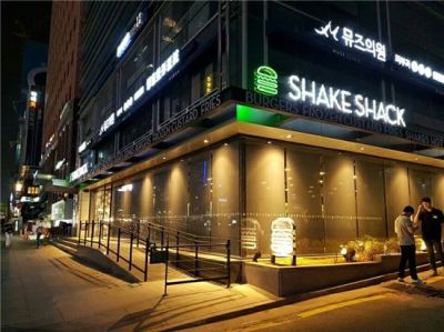 쉐이크쉑 강남점 [사진출처=쉐이크쉑 페이스북]