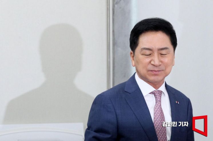 김기현 국민의힘 대표가 22일 국회에서 열린 최고위원회의에 참석하고 있다. 사진=김현민 기자 kimhyun81@