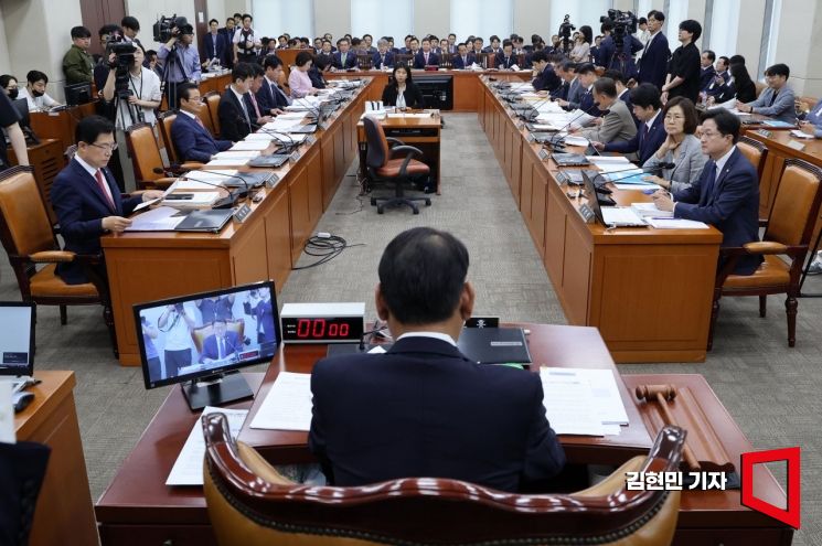 [포토] 국회 행안위, ‘이태원 참사 특별법’ 논의