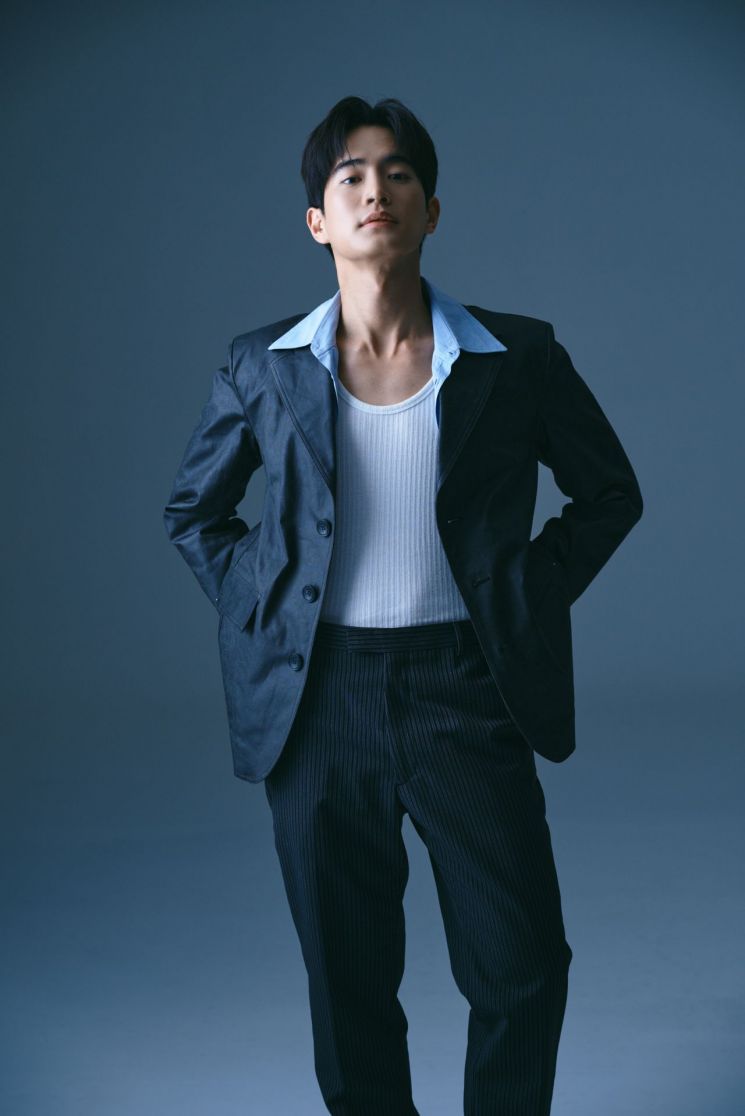 [On The Record] Park Hoon-jung's Nobleman Kang Tae-joo "I Like Acting"