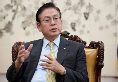 采访 国会副议长 Chung Wootaek。照片=记者 Kim Hyunmin kimhyun81@