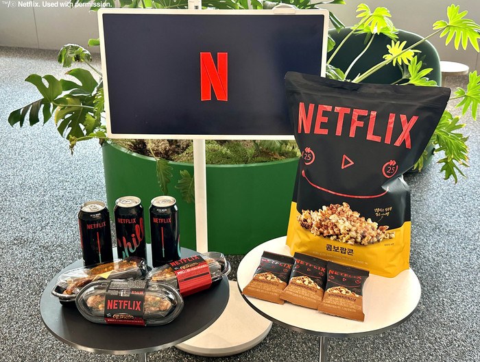 여름 성수기 맞은 편의점 업계…이색 주류 출시로 승부수