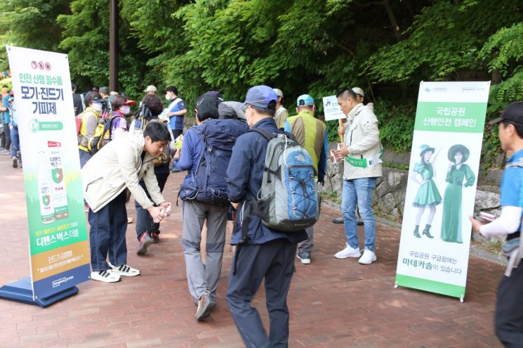 [하루만보 하루천자]걷기와 정취 ·정보 일석삼조…동국제약 ‘동행캠페인’