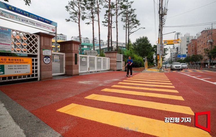 [포토]학교 앞 노란색 횡단보도
