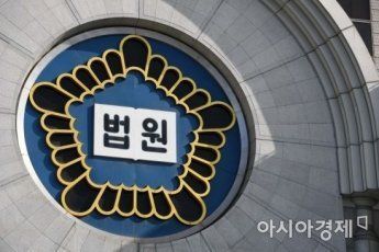 아파트의 엘리베이터를 오래 잡아뒀다고 욕설한 입주민의 어깨를 밀쳐 숨지게 한 택배기사가 징역형에 집행유예를 선고받았다.[사진출처=아시아경제 DB]