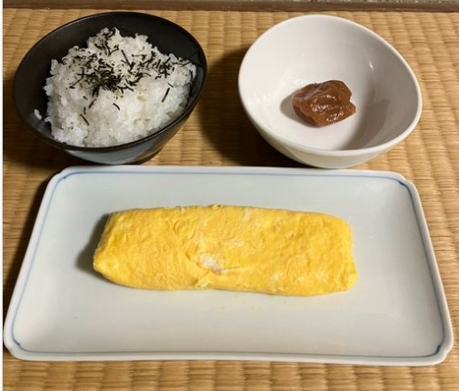 일본 직장인 '절대퇴사맨'의 저녁식사. [이미지출처=트위터]