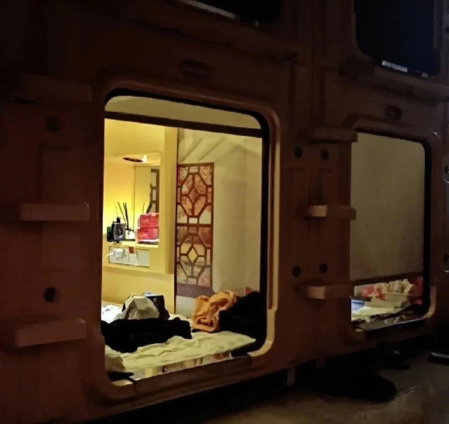 "사실 버티기 힘들다" 1박에 5400원짜리 캡슐호텔에 사는 사람들