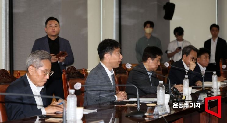 이복현 금감원장이 5일 서울 중구 은행회관에서 열린 은행지주회장 간담회에서 모두발언을 하고 있다. 사진=윤동주 기자 doso7@