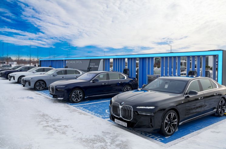 인천 영종도 BMW 드라이빙 센터 내 BMW 차징 스테이션. 단일 충전공간으로는 국내 최대 규모다.＜사진제공:BMW코리아＞