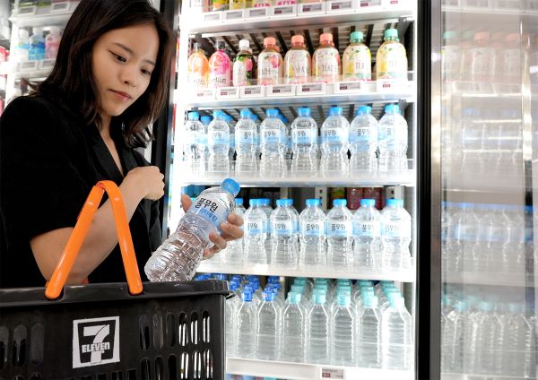 세븐일레븐, 11일까지 생수 단돈 100원에 판매