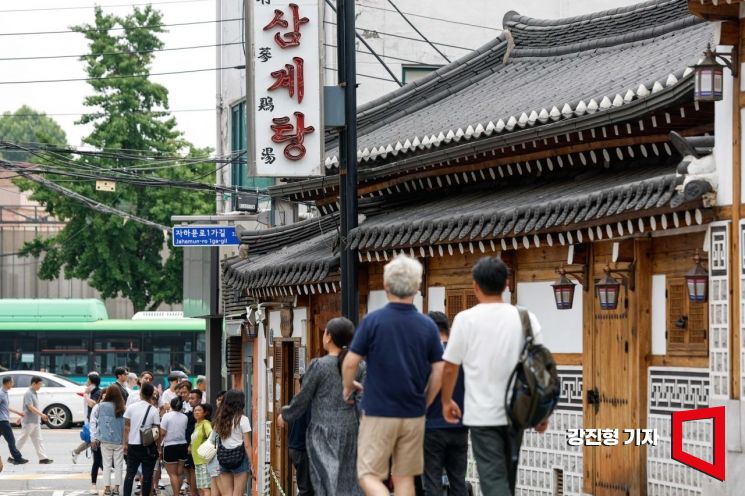 1만7000원 육박…치솟는 삼계탕값, 커지는 보양식 걱정