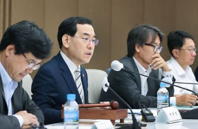 이창양 산업통상자원부 장관은 10일 서울 중구 대한상공회의소에서 기획재정부, 환경부 등 관계부처 당연직 위원과 손양훈 인천대 교수, 박진호 한국에너지공대 부총장, 김소희 기후변화센터 사무총장 등 민간위원 및 관계자 20여명이 참석한 가운데 '제29차 에너지위원회'를 주재했다. 사진=산업통상자원부