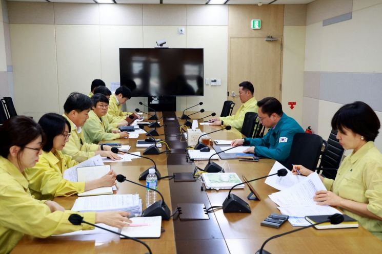 보건복지부는 10일 조규홍 장관 주재로 '제2차 긴급상황점검회의'를 열고 보건의료노조 총파업 관련 비상진료대책과 유관기관 협조체계를 점검했다.[사진제공=보건복지부]