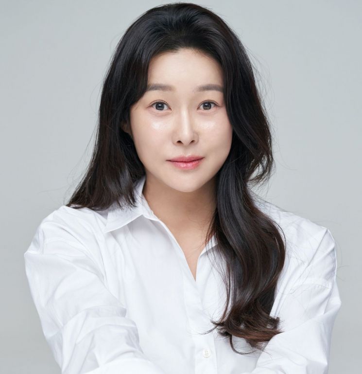 현영, '600억대 맘카페 사기' 피해자?…3억 못 받았다  