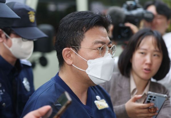 SG(소시에테제네랄)증권발 폭락 사태와 관련해 주가조작을 주도한 의혹을 받는 투자컨설팅업체 H사 라덕연 대표. 연합뉴스