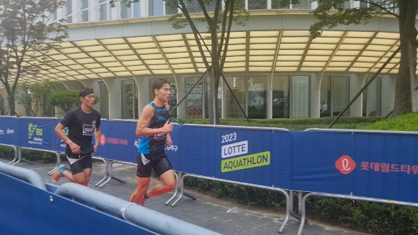 호수서 수영하고 123층 수직마라톤… 롯데 아쿠아슬론 성료