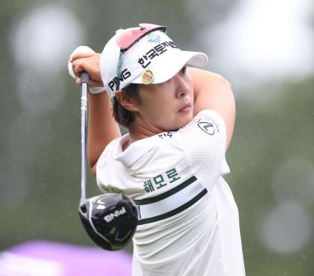 박지영 2승 환호…"내가 상금, 대상, 평균타수 1위"