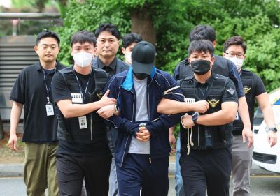 아내를 바다에 빠뜨리고 돌을 던져 살해한 혐의를 받는 30대 남편 [사진출처=연합뉴스]