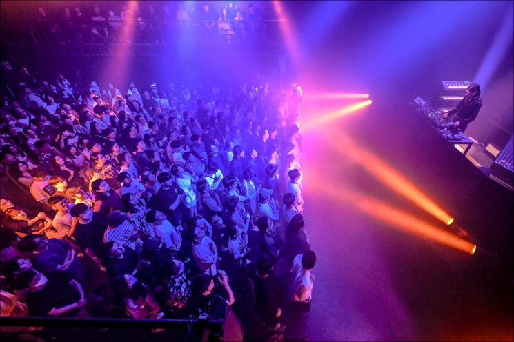 A scene from DJ and producer 250's performance of "Still Don't Know?" at 'Sync Next 23,' held on the 15th at the S Theater of Sejong Center for the Performing Arts in Jongno-gu, Seoul. <br>[Photo by Sejong Center for the Performing Arts]