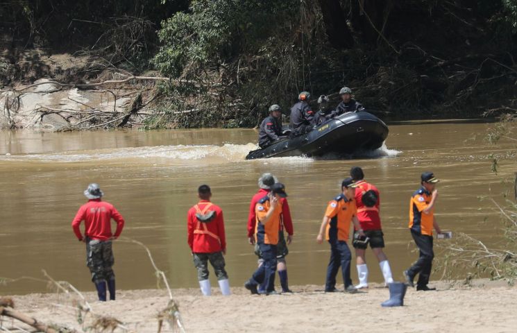 "착하게만 산 아들인데…이건 살인" 실종 해병대원 부모 현장서 통곡