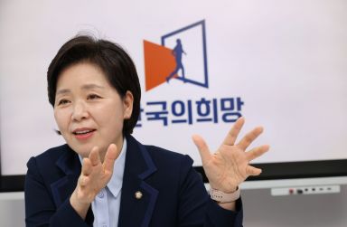 알뜰주유소의 '민낯'…싸게 기름 받아 비싸게 되팔았다[2023 국감] 