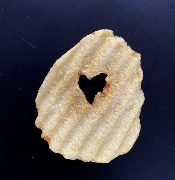 하트모양 감자칩 1개 경매 붙여 1600만원 기부한 뉴질랜드 소녀