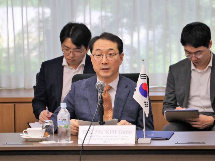 20일 일본 나가노현 가루이자와에서 열린 한미일 북핵 수석대표 협의에서 김건 외교부 한반도평화교섭본부장이 발언하고 있다. [사진제공=외교부]